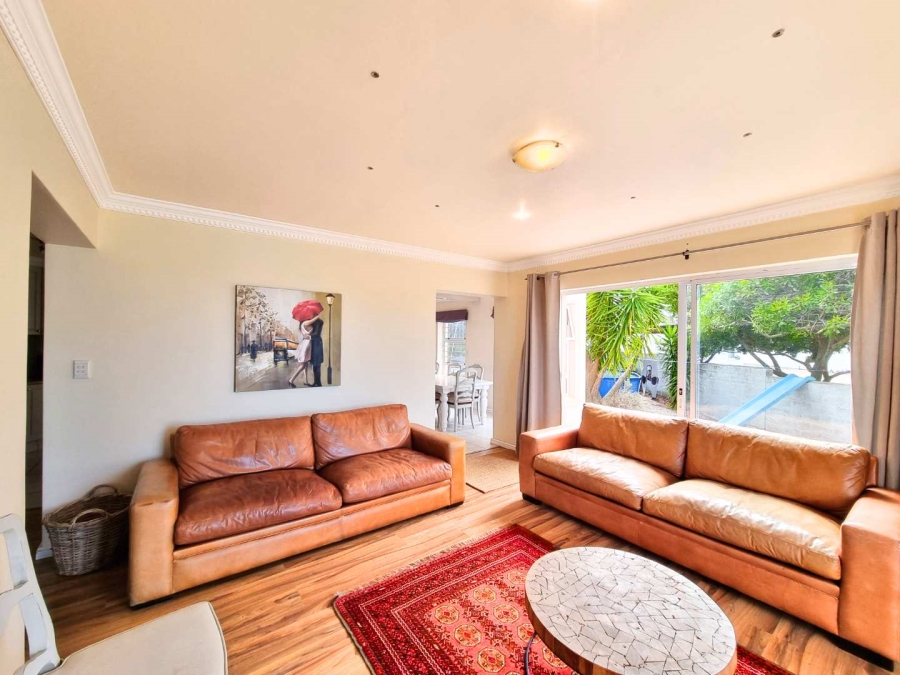 5 Bedroom Property for Sale in Chanteclair Western Cape